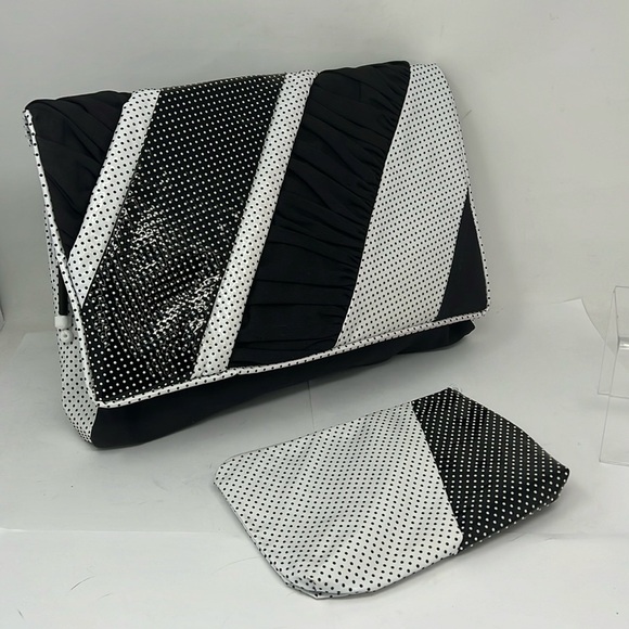 Cynthia Matthews Handbags - Cynthia Matthews Large Vintage 80’s Clutch Bag with Small Zip Pouch Black White